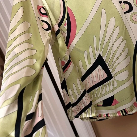 ICONIC Kasper Multicolor Abstract Silk Blouse - Picture 10 of 11